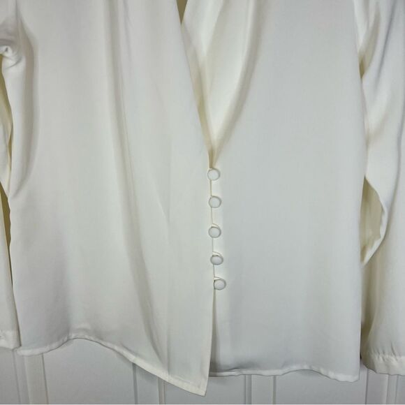 Petite Impressions Criss Cross Button Down VNeck Blouse Size 10 - Picture 3 of 4